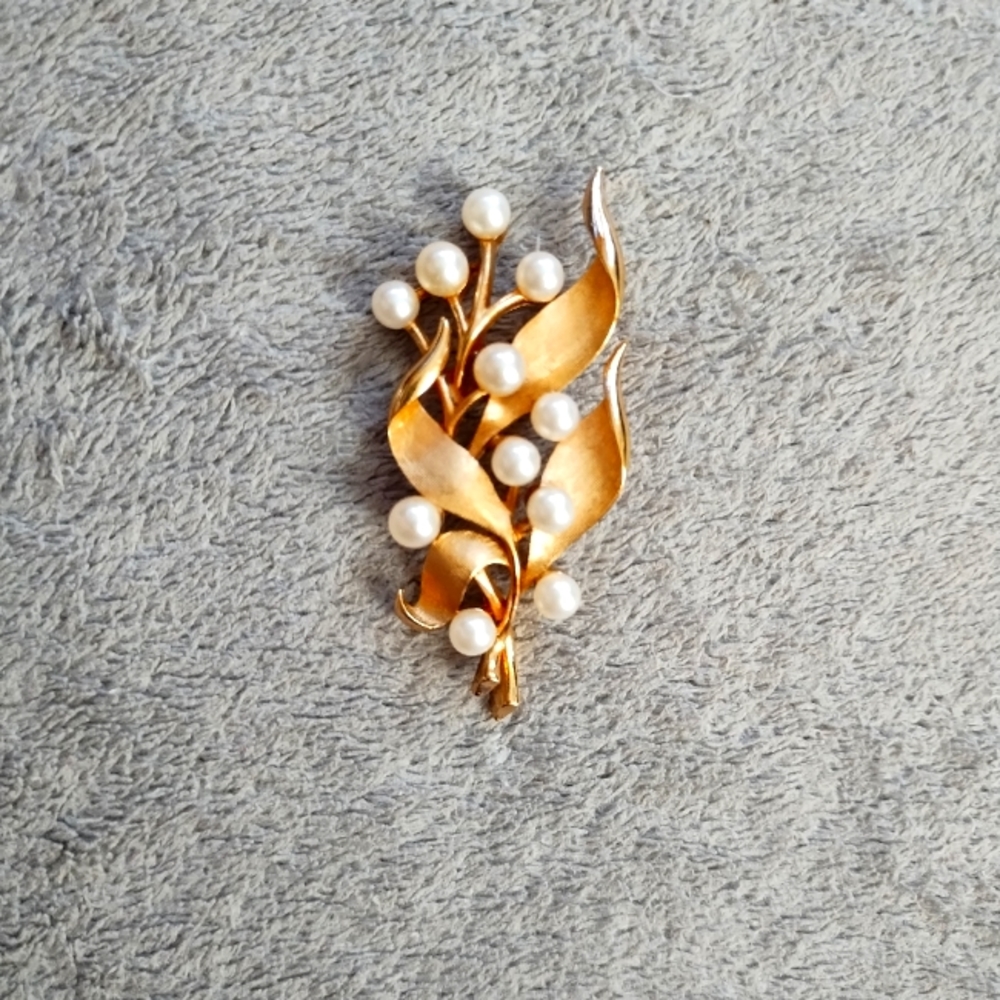 trifari Pin